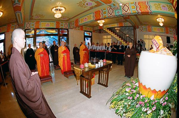 世界僧王悟明长老 圆寂坐缸永留全身舍利-图片6