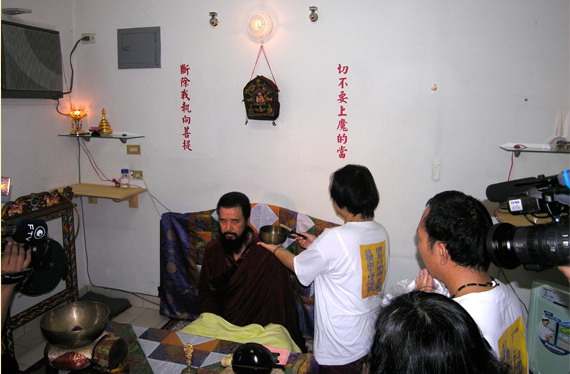 活佛闭关出定 二十二天米水未沾-图片3