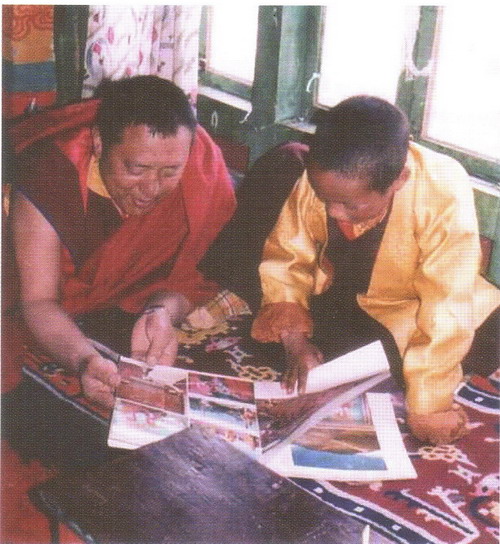 十七世噶玛巴的本尊法灌顶上师 公保·都穆曲吉法王认证敬贺多杰羌佛第三世-图片1