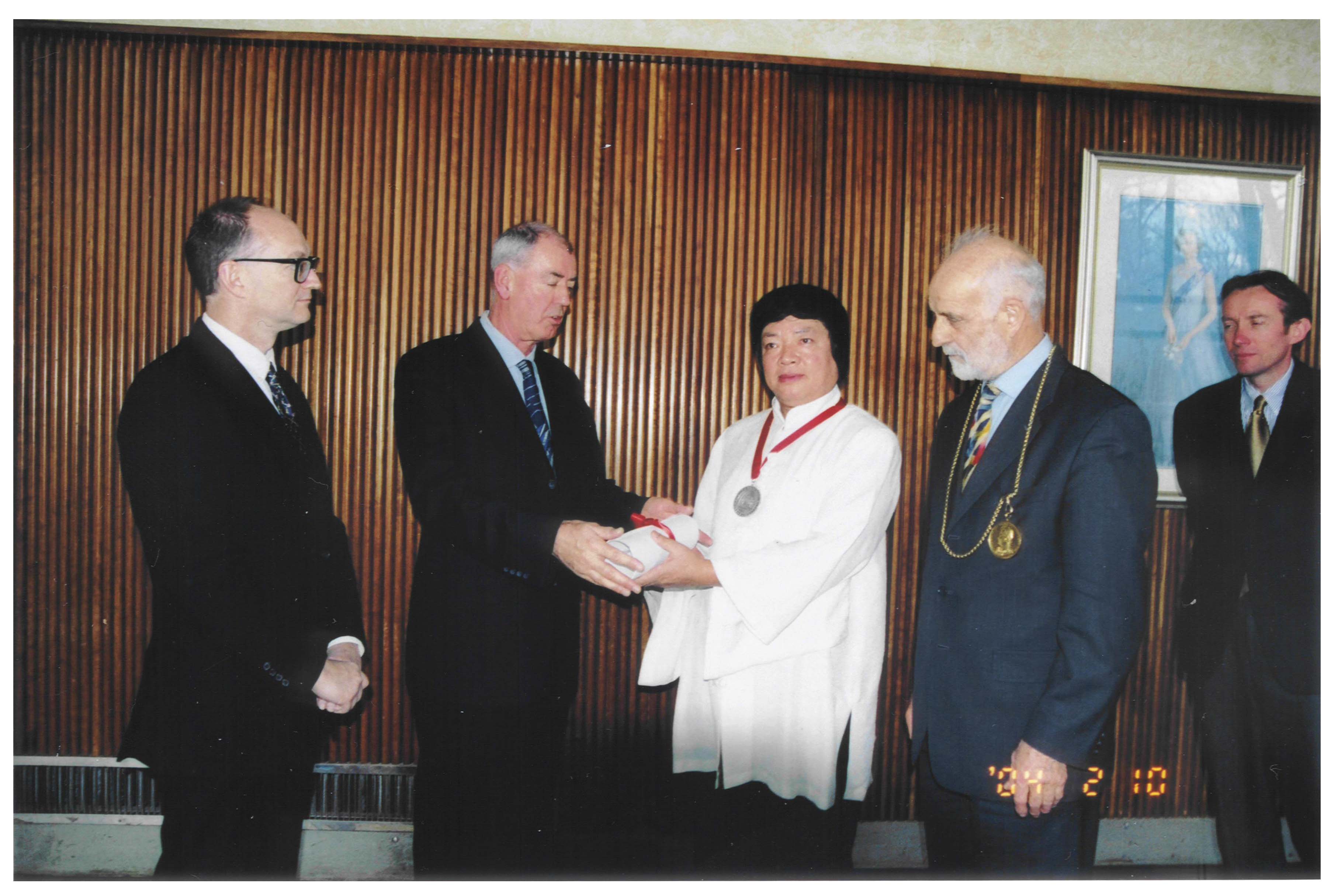 南无羌佛获颁英国皇家艺术学院首位Fellow职称-图片4