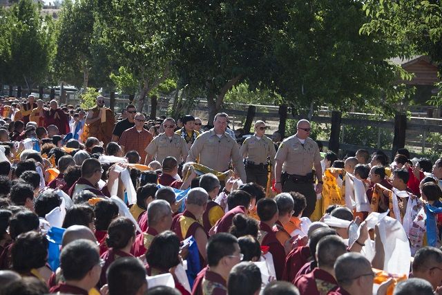 美国国会升国旗向世界佛教最高领袖南无羌佛致敬-图片1